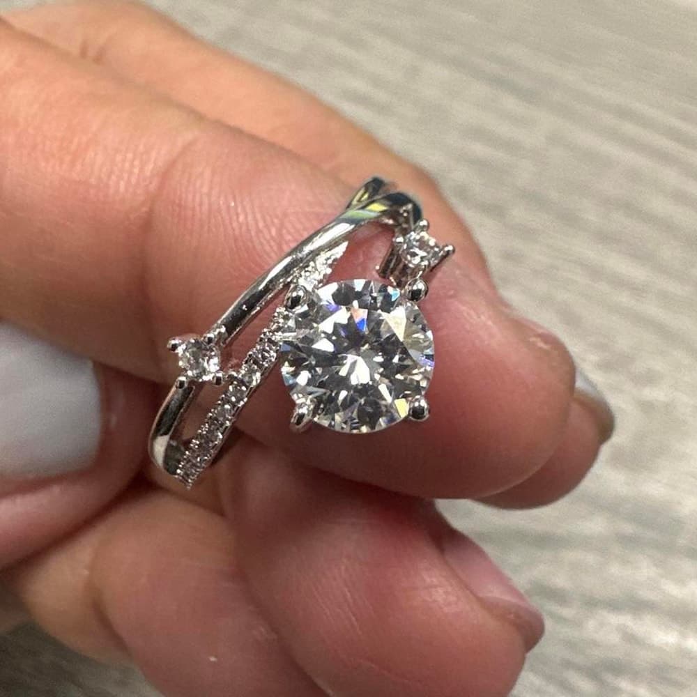1carat Moissanite size 6 engagement ring with round
