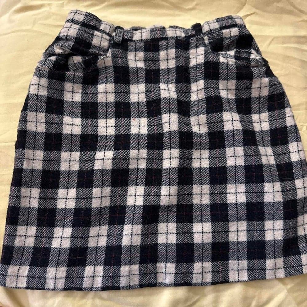 Black and white plaid mini skirt with pockets #plaid
