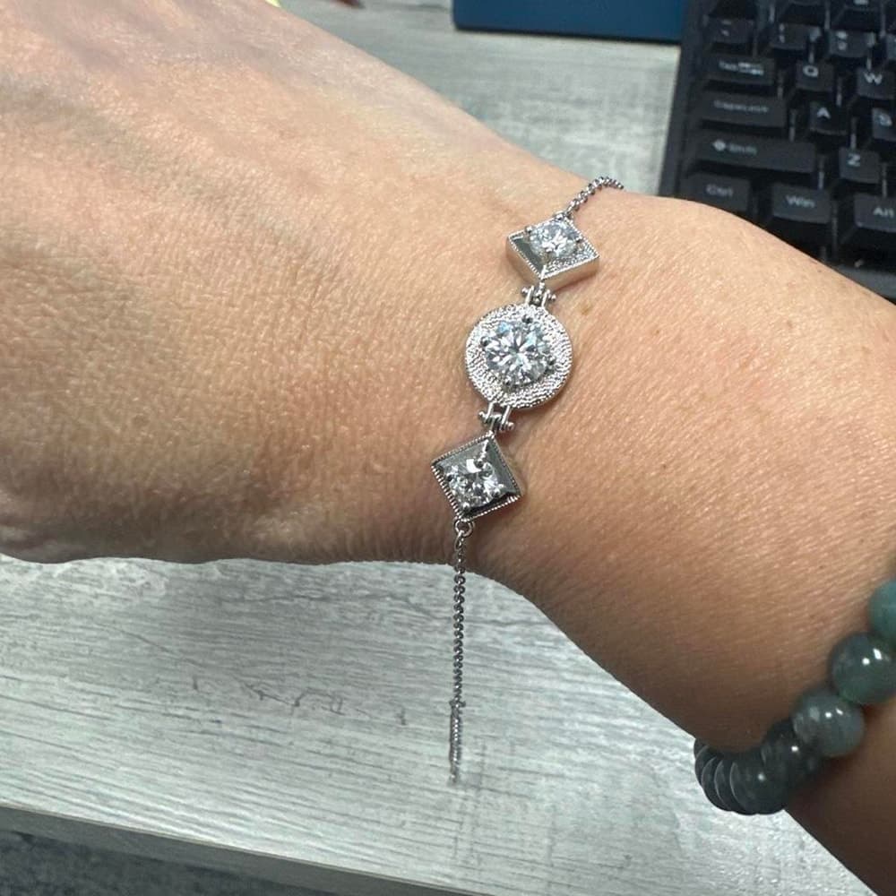 Silver 7.5 bracelet with Moissanite -stones in
