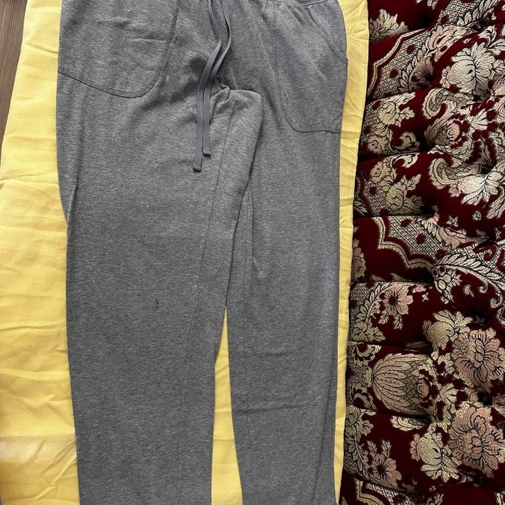 Gray Athletic Works joggers in a L/G (12-14) petite