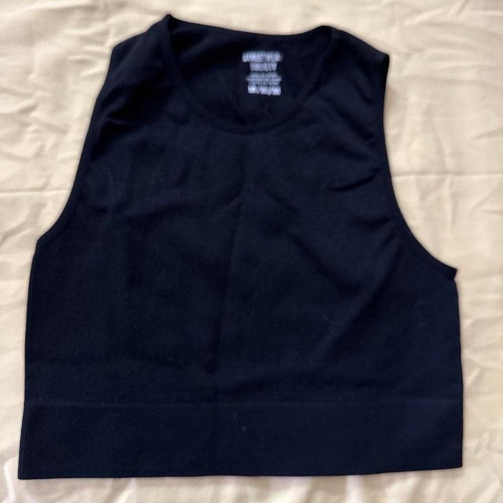 Black Brandy Melville tank top #brandymelville #basics