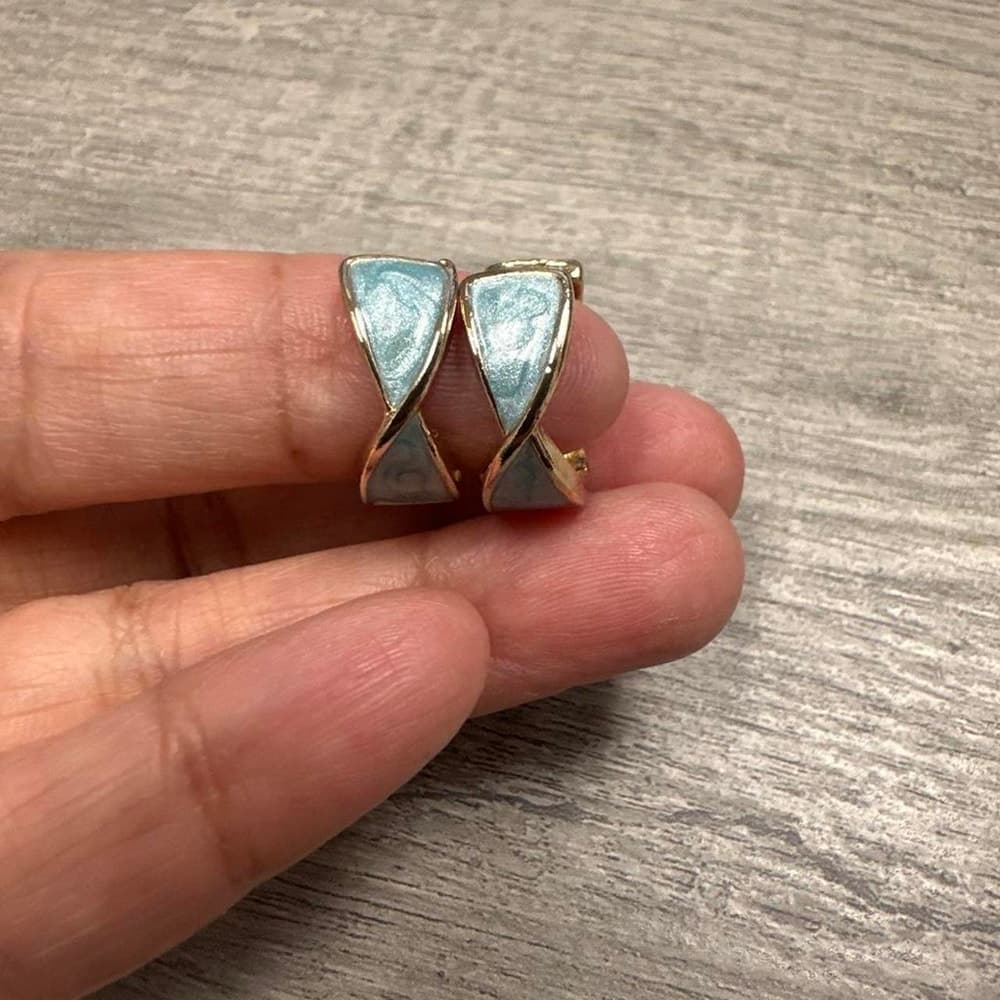 Fashion earrings with Gold accent & blue mother of