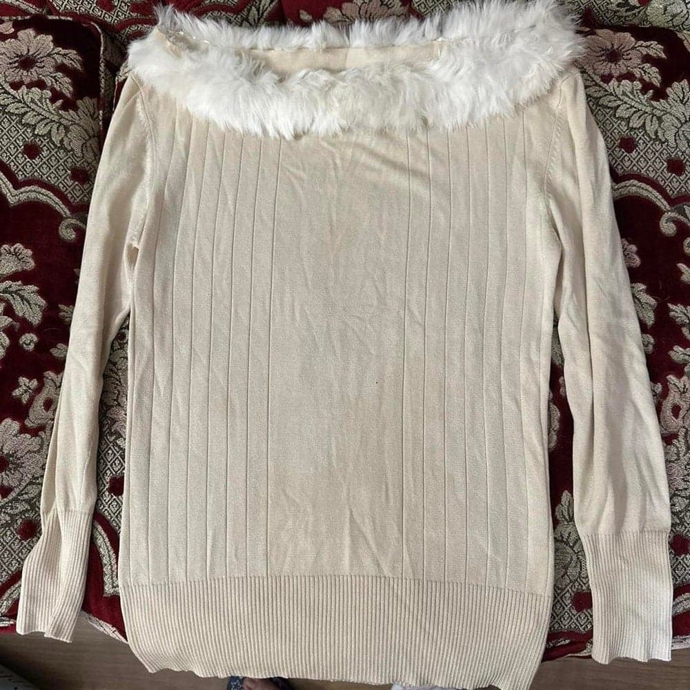 Cream ribbed knit sweater with faux fur collar