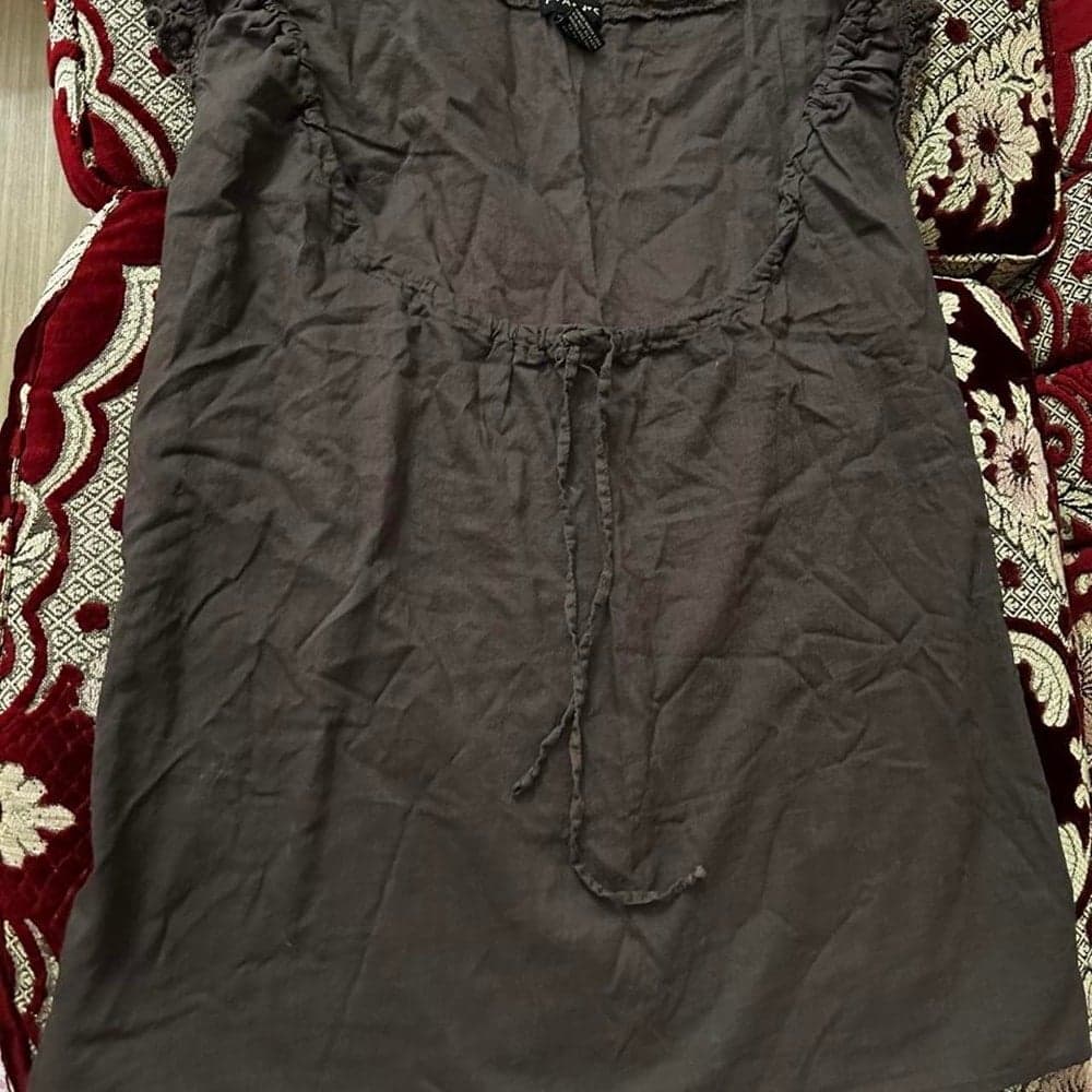 Brown cotton blouse with ruffled sleeves and tie