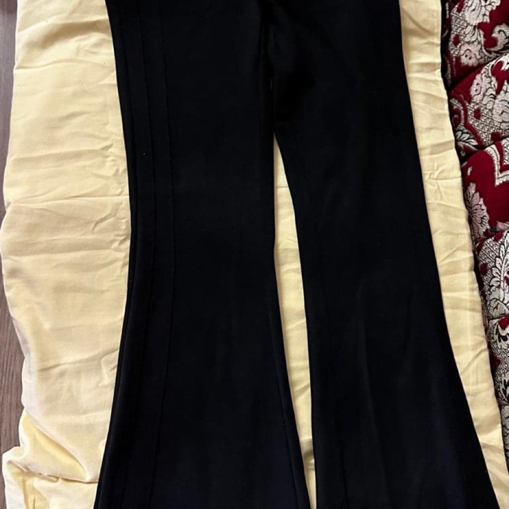Black flare pants with a retro vibe #retro #flare
