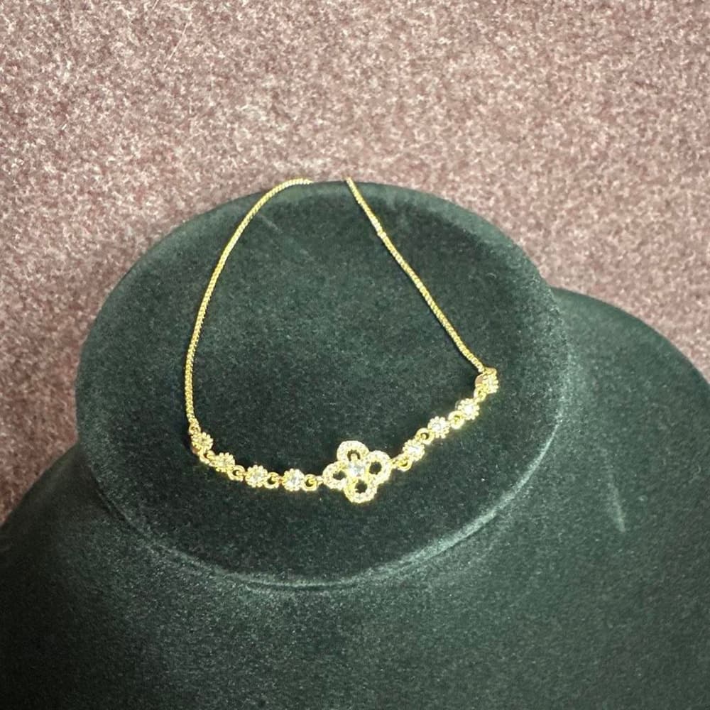 Gold field bracelet with four-leaf clover design