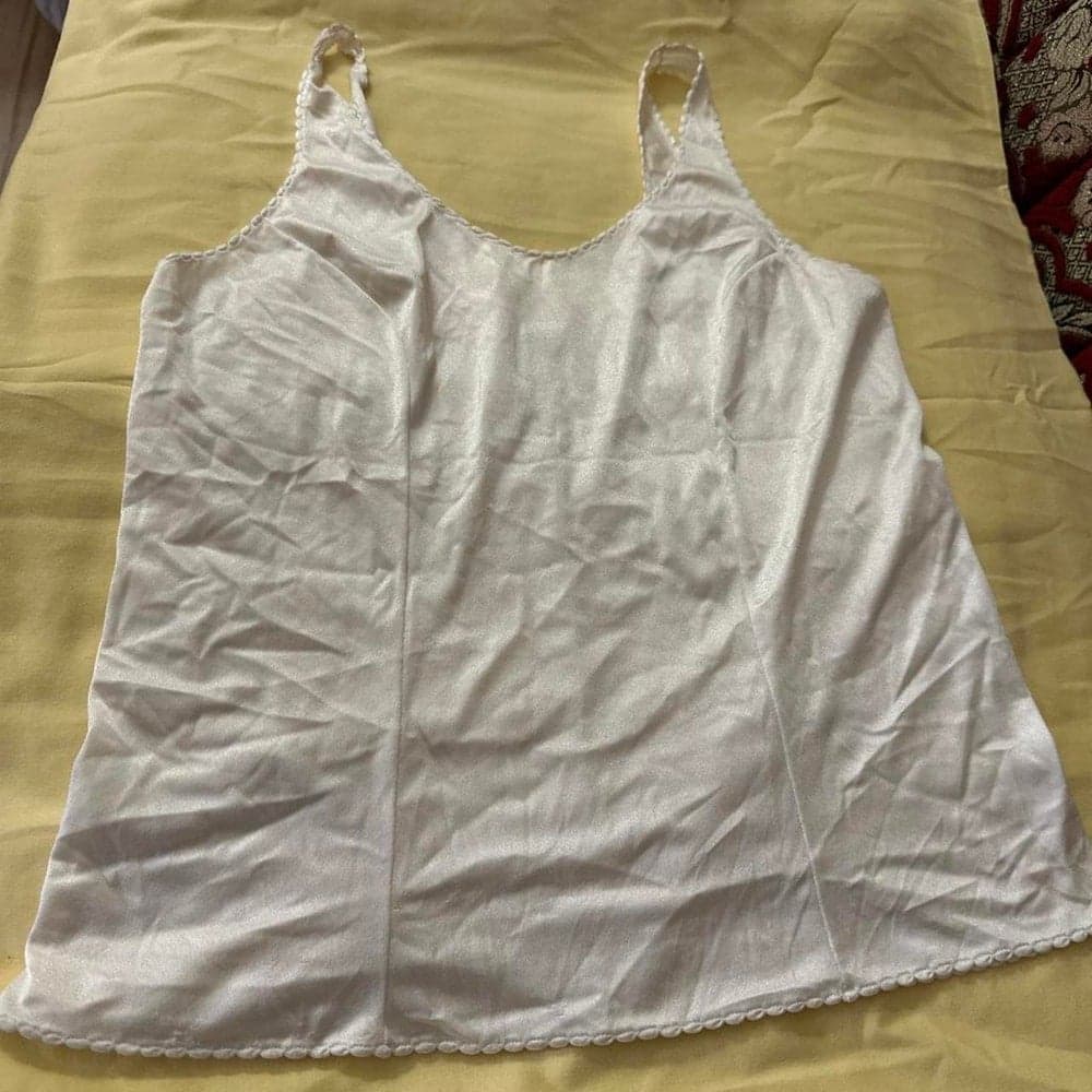 White cotton tank top with lace trim #cottagecore