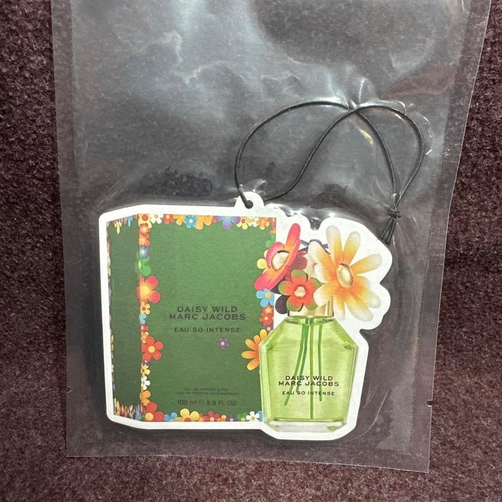 Mark Jacobs Daisy Wild car freshener, Gucci blue car
