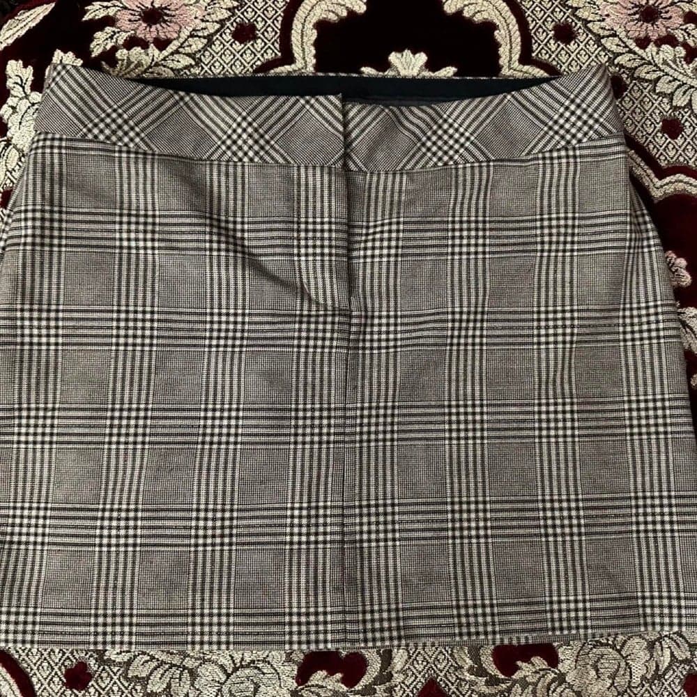 Express black & white plaid mini skirt in a L