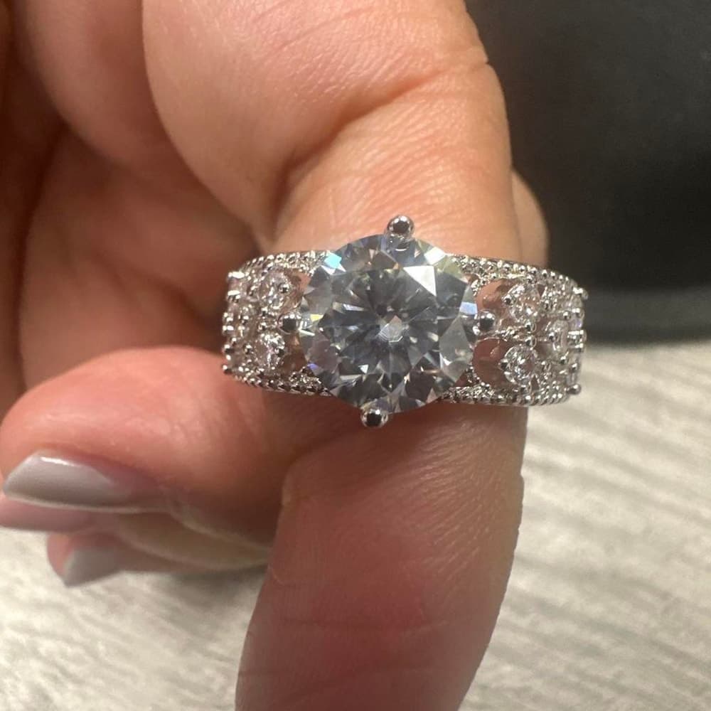 Round 2 carat engagement ring with round center