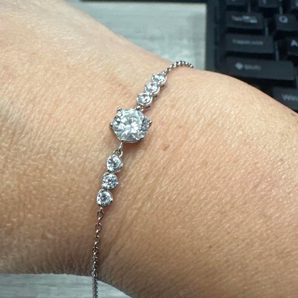 Silver 925 bracelet with round moissanites