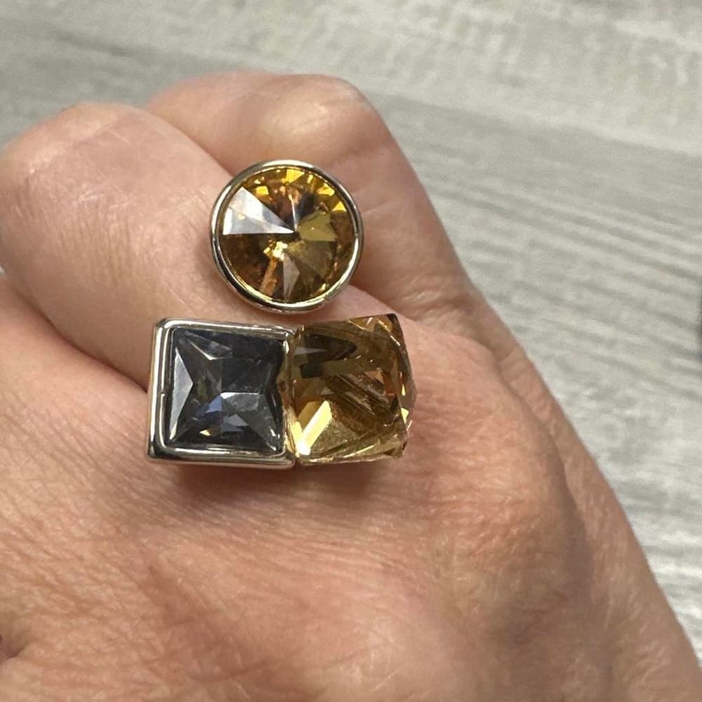 Yellow and black gemstone earrings #gemstone